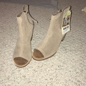 New with tags Toms Majorca peep toe size 7